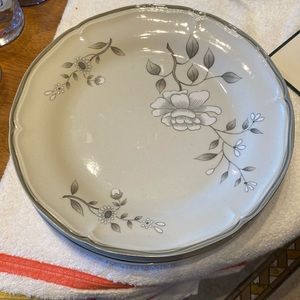 Vintage Southampton stoneware dinner plates. Set of 4 1985. Discontinued pattern